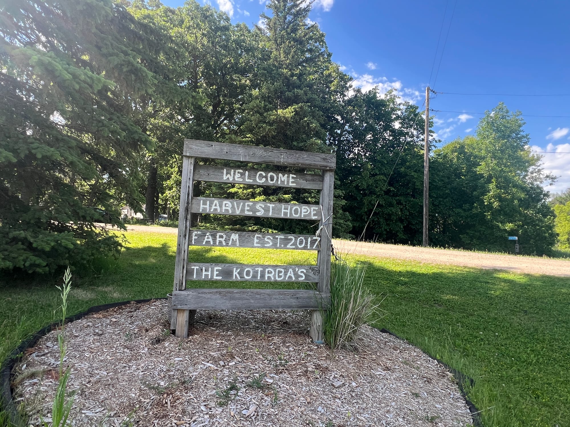 Sign welcomes people to a farm.